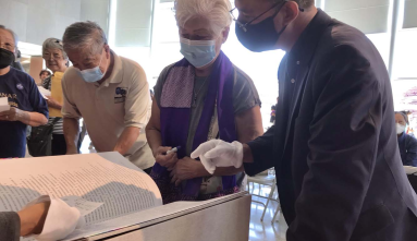 Kyoko Oda stamping the Ireicho with Duncan Williams